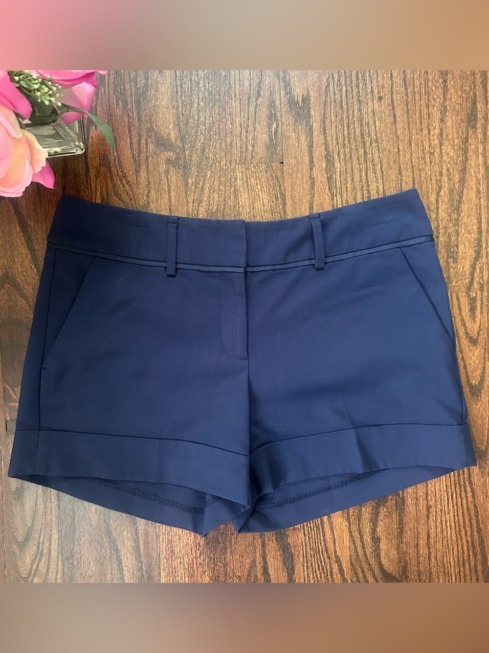 New York & Company dressy cuffed shorts, size 8